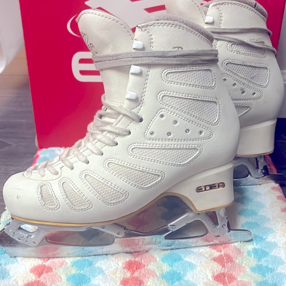 Edea Piano Ice skates X John Wilson Gold Seal Revolution blades size 240 C - Picture 1 of 4